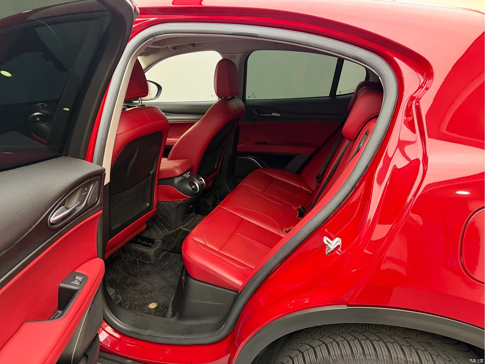 Alfa Romeo Stelvio, 2019 11