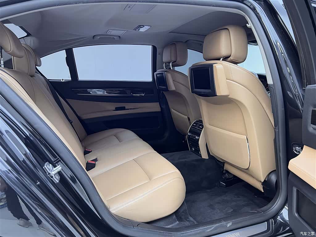 BMW 7 Series, 2011 25