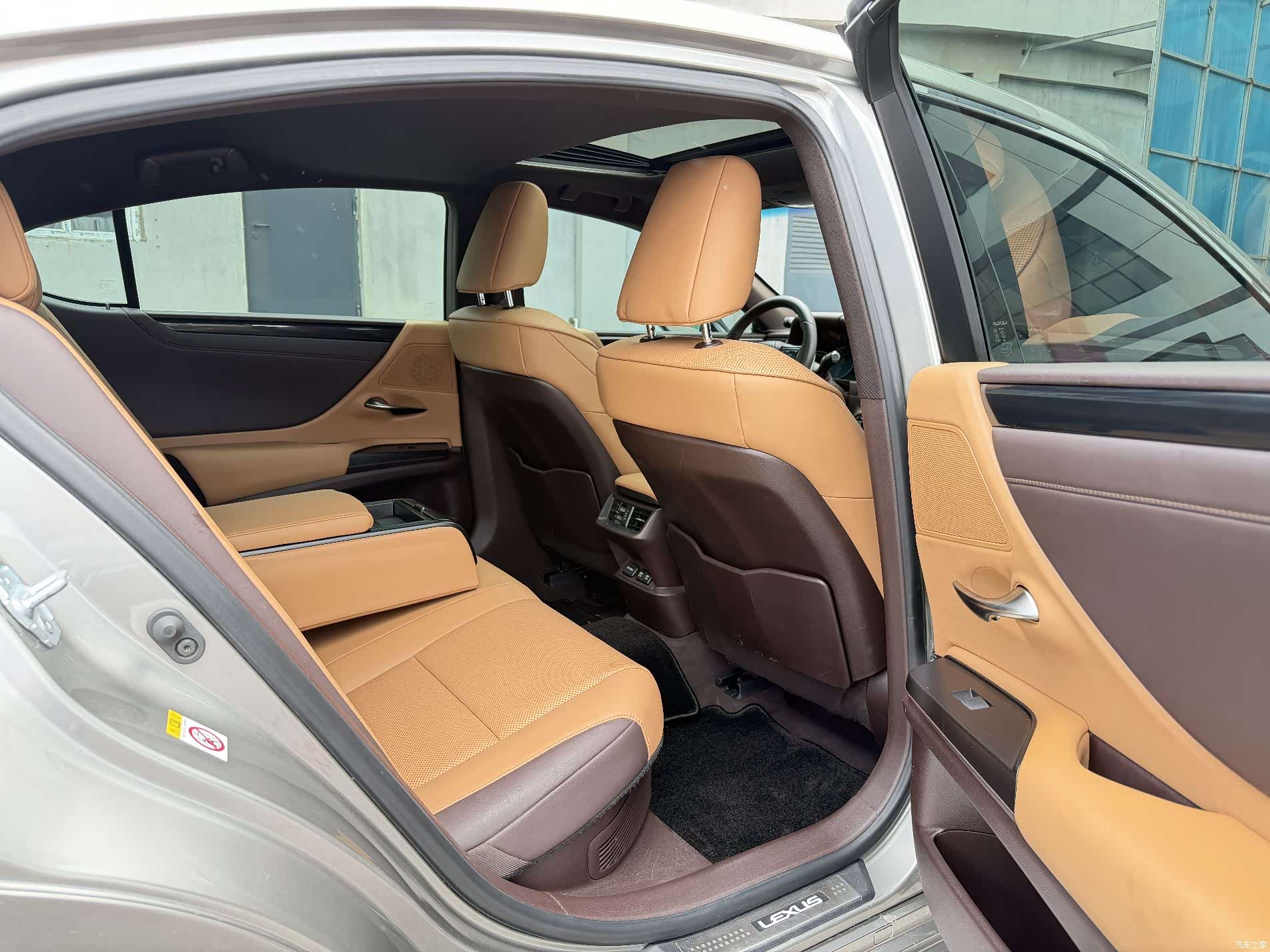 Lexus ES, 2018 9