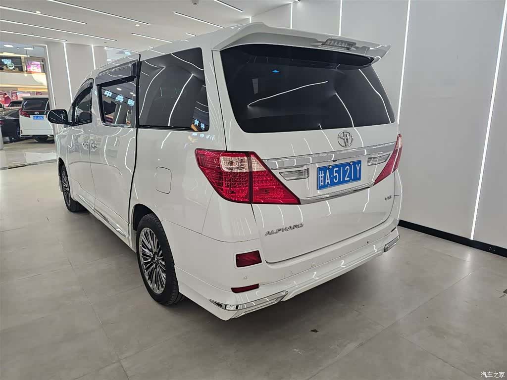 Toyota Alphard, 2014 3