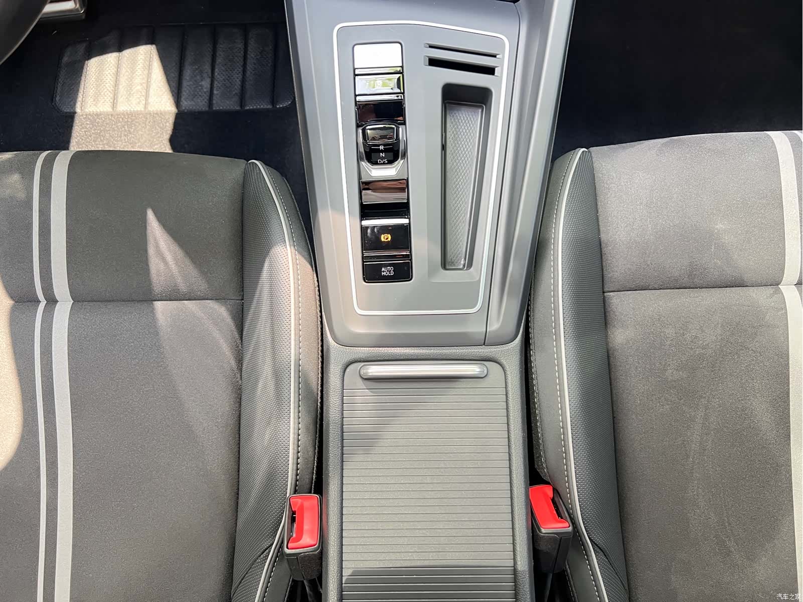 Volkswagen Golf, 2023 13