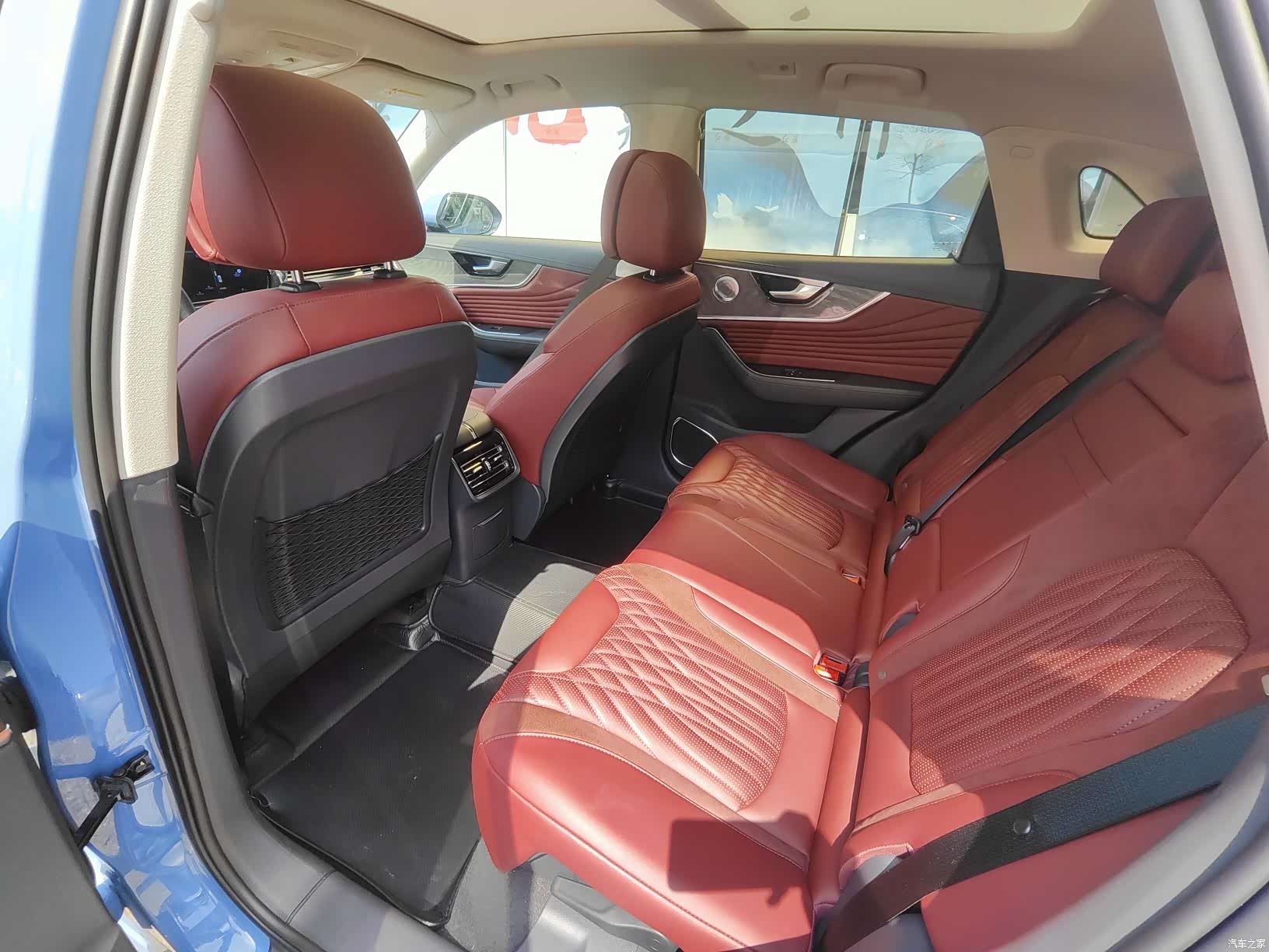 Hongqi HS5, 2023 11