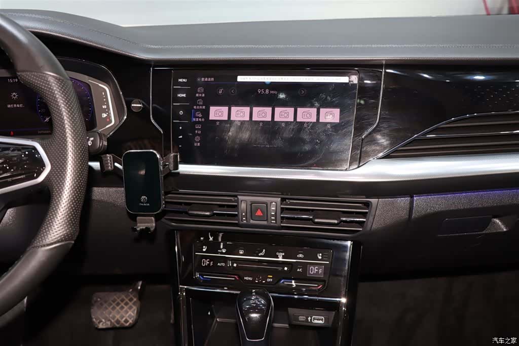 Volkswagen Passat, 2023 14