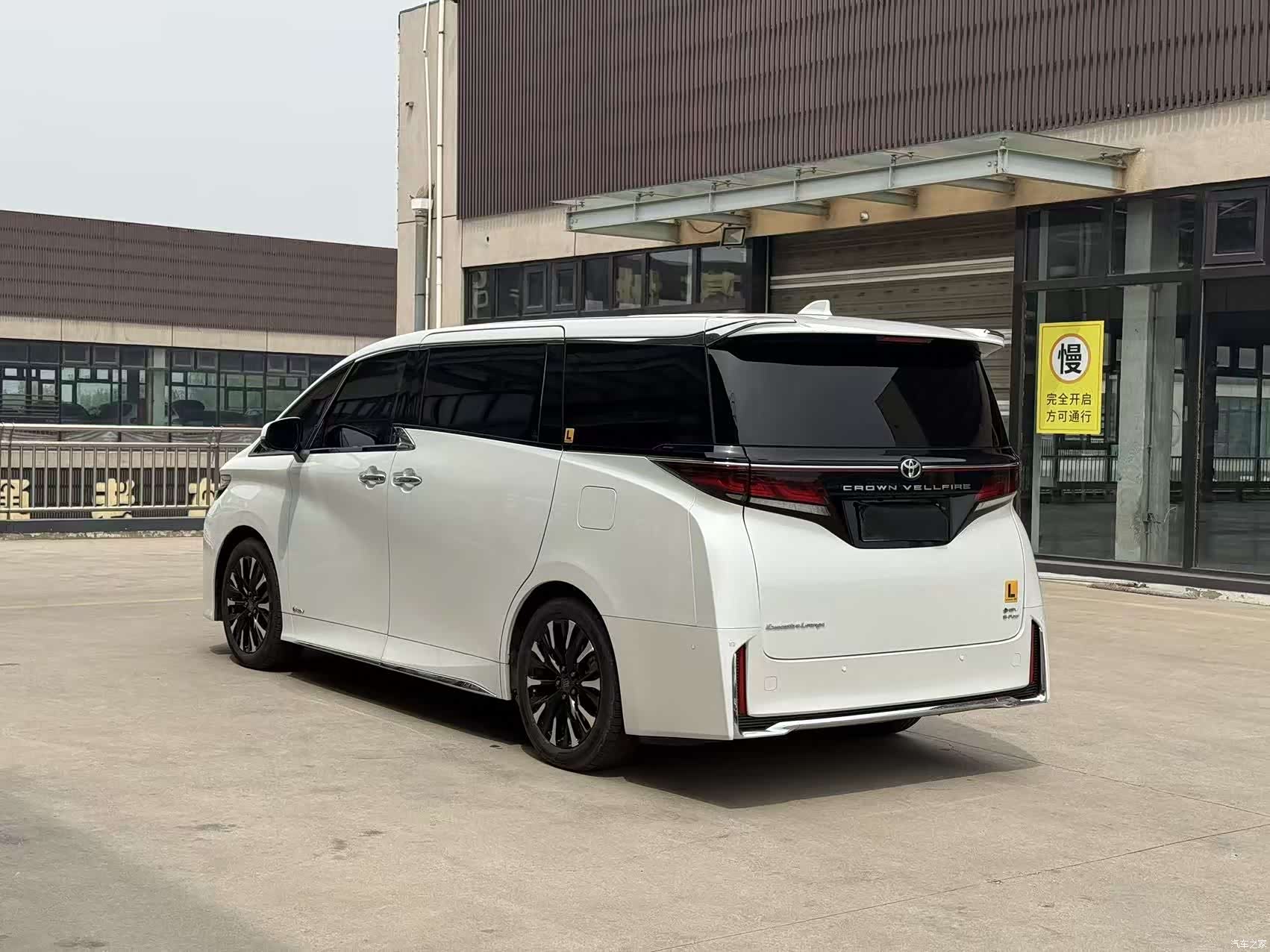Toyota Vellfire, 2023 6