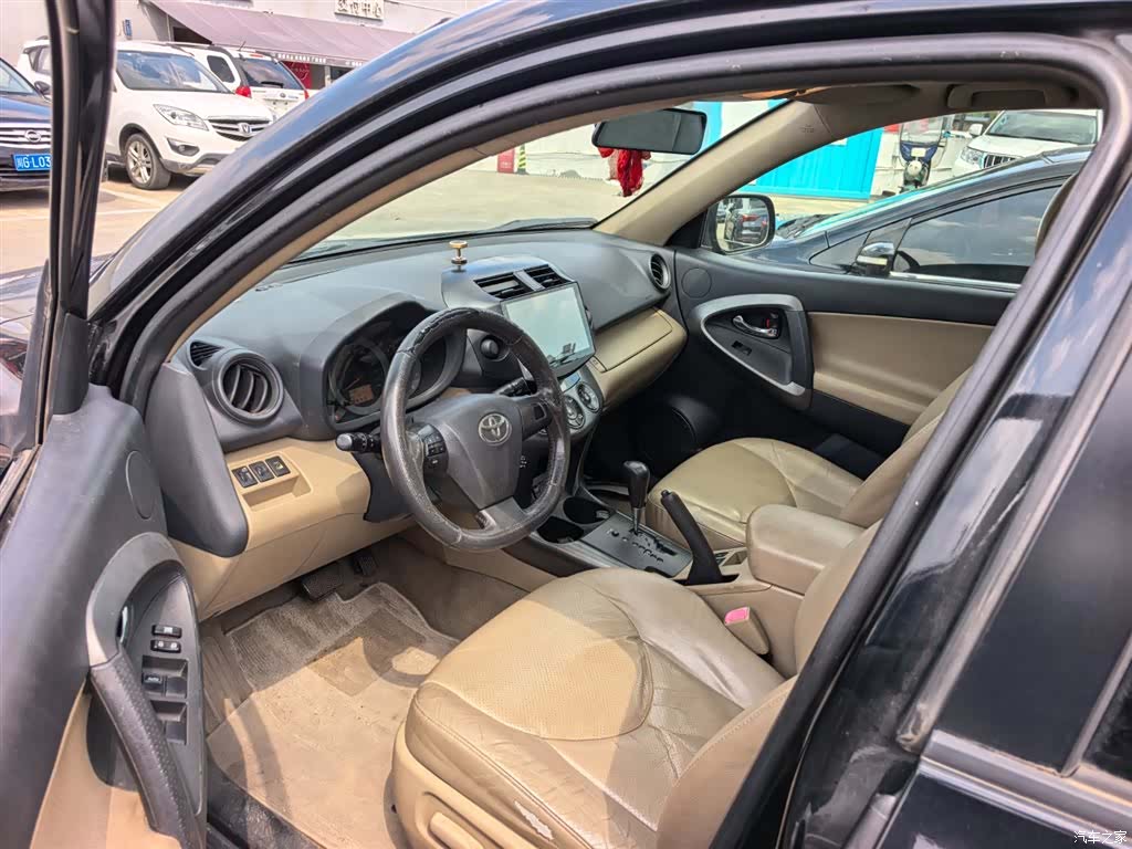 Toyota RAV4, 2011 7