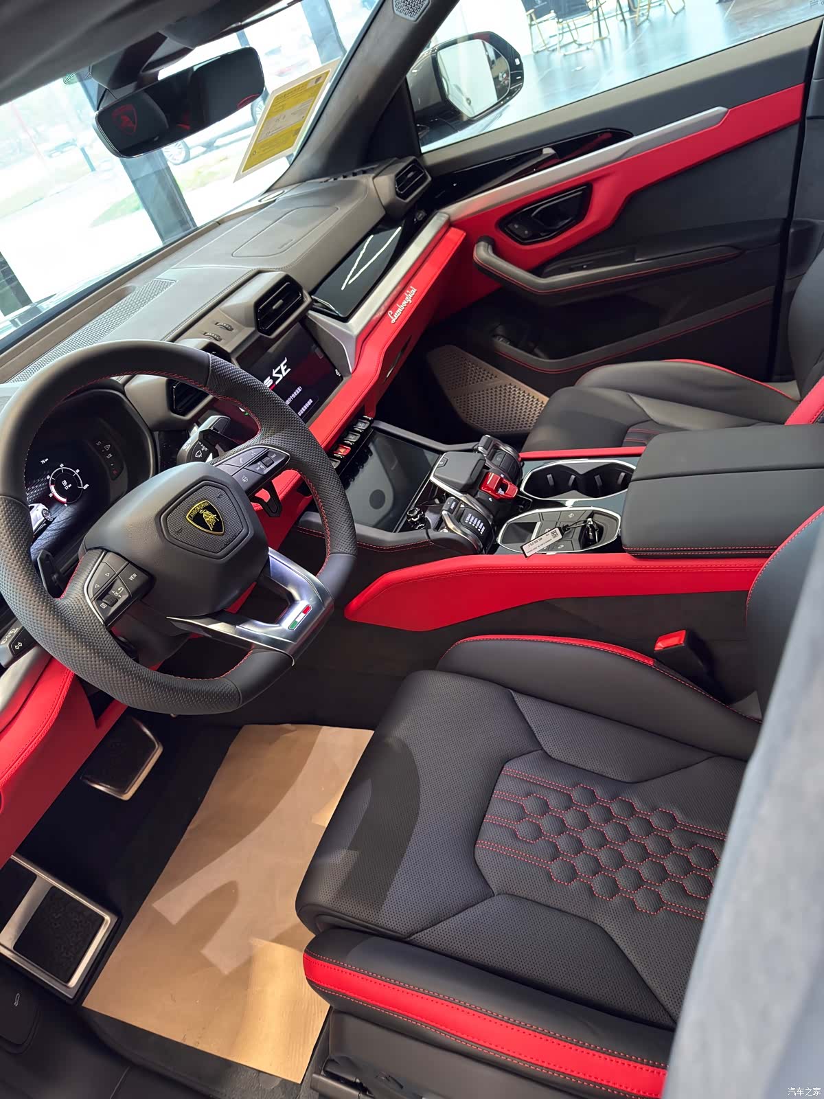 Lamborghini Urus, 2025 все фото