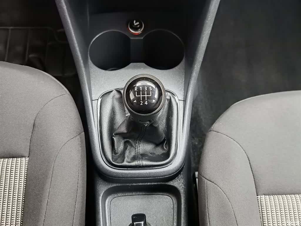 Volkswagen Polo, 2015 13