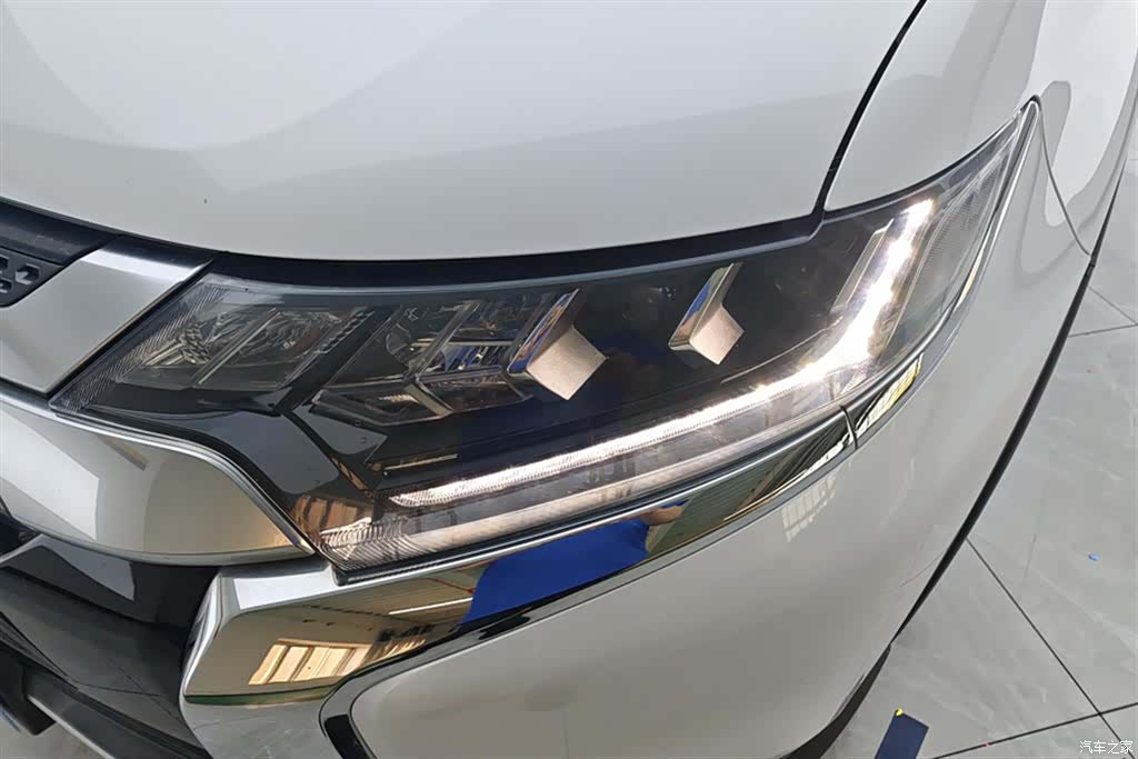Mitsubishi Outlander, 2020 все фото
