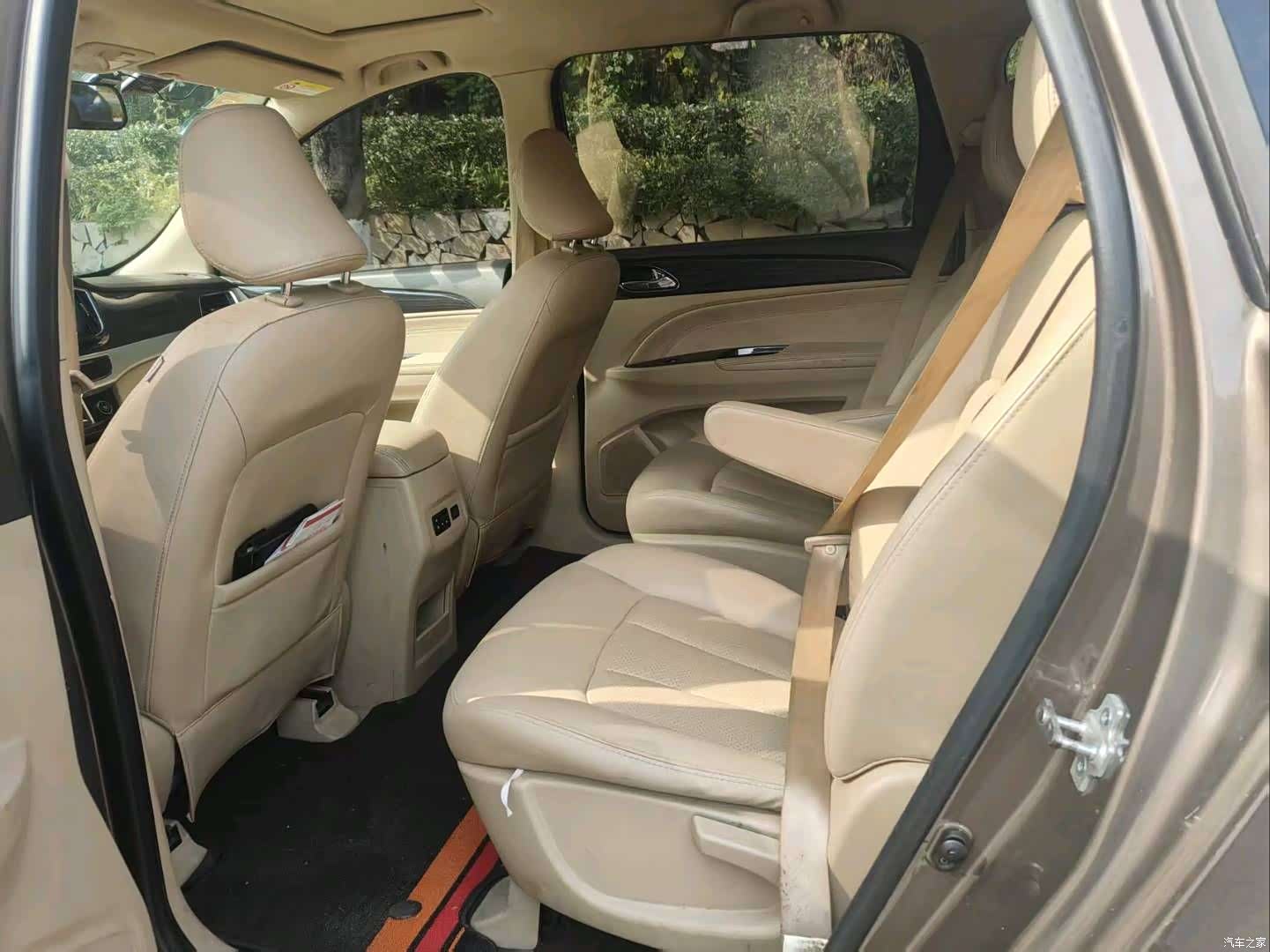 Wuling 730, 2016 10