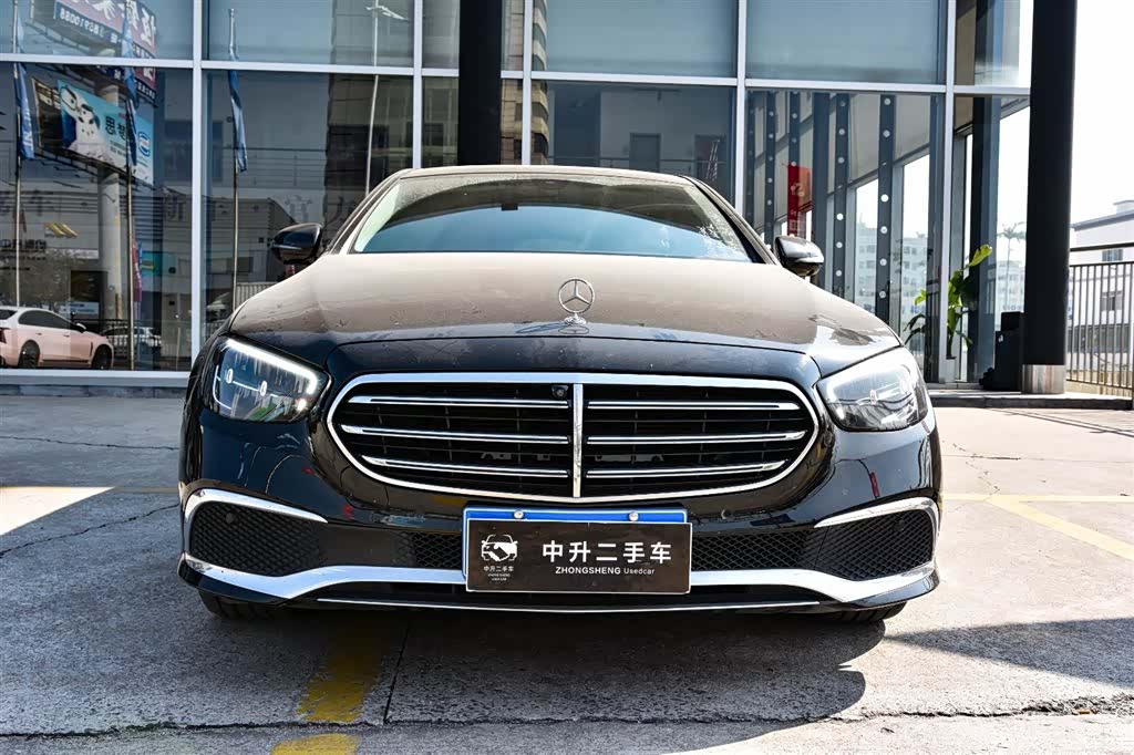 Mercedes-Benz E-Class, 2023 3