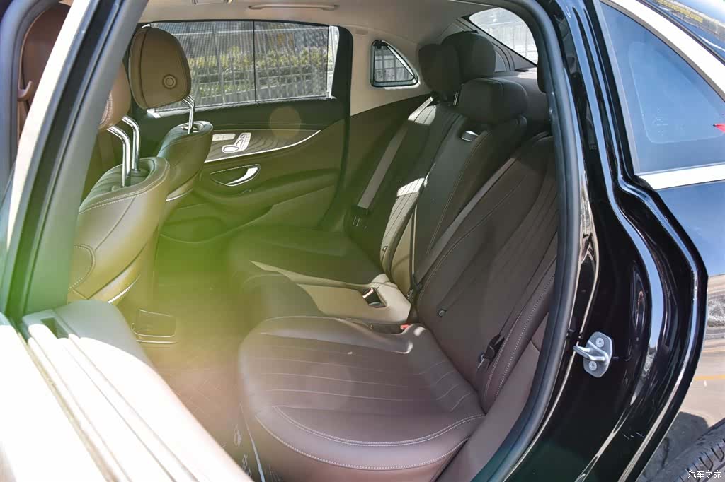 Mercedes-Benz E-Class, 2023 13