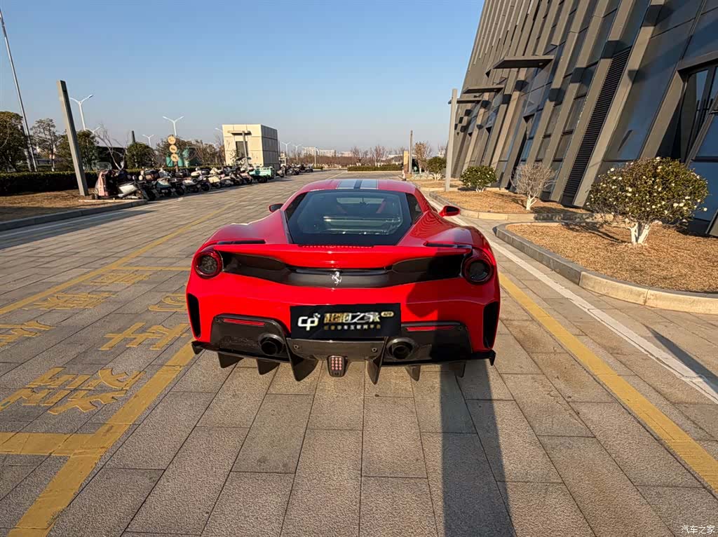 Ferrari 488, 2016 11