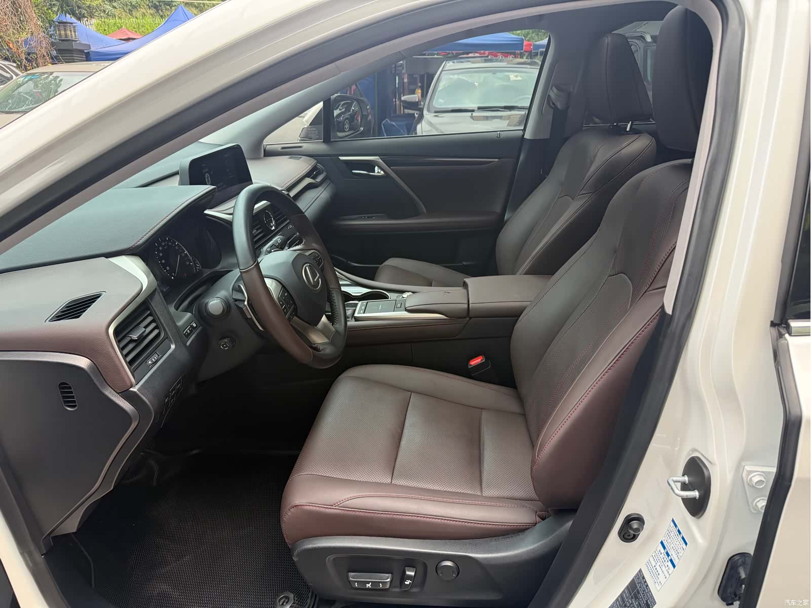 Lexus RX, 2025 4