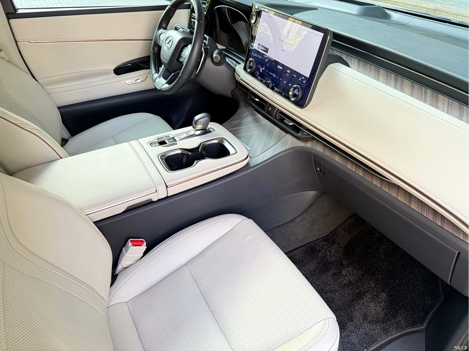 Lexus LM, 2024 9