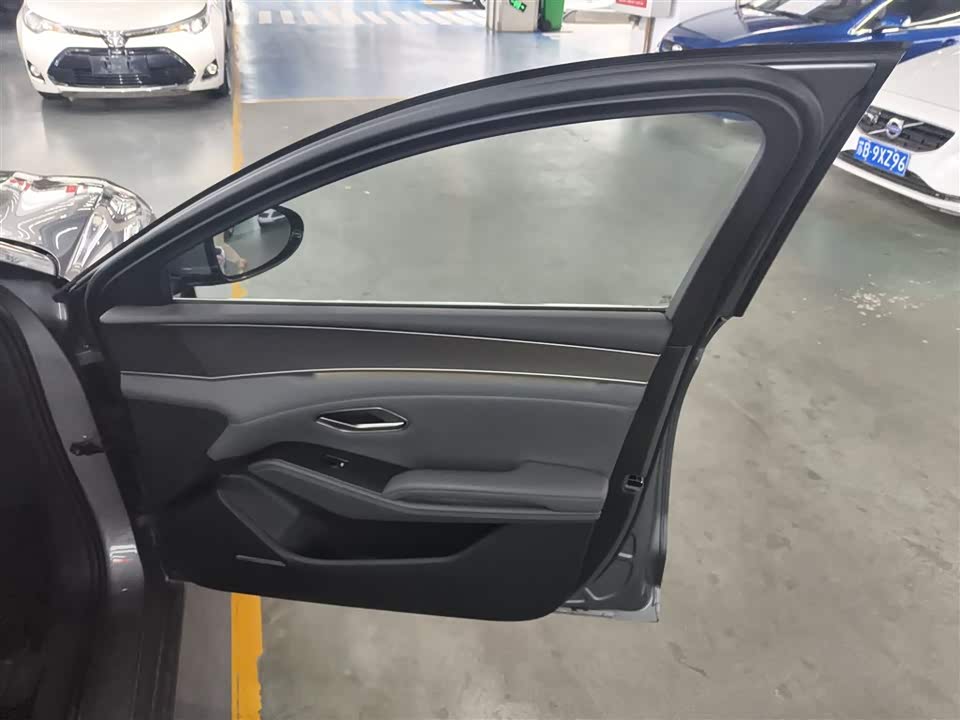BYD Qin L BYD Qin L
