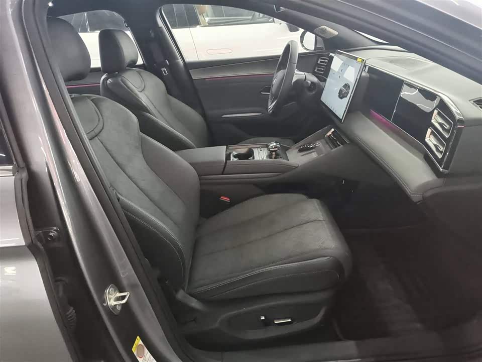 BYD Qin L BYD Qin L