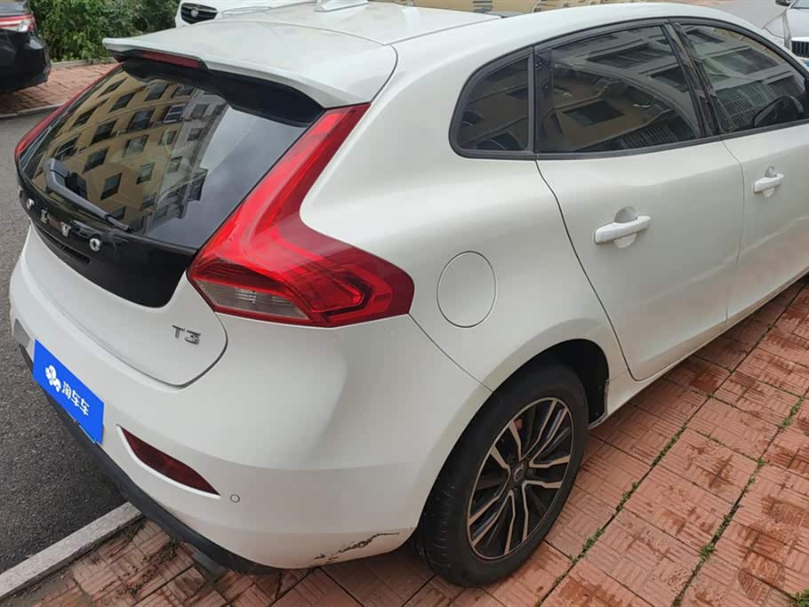 Volvo V40