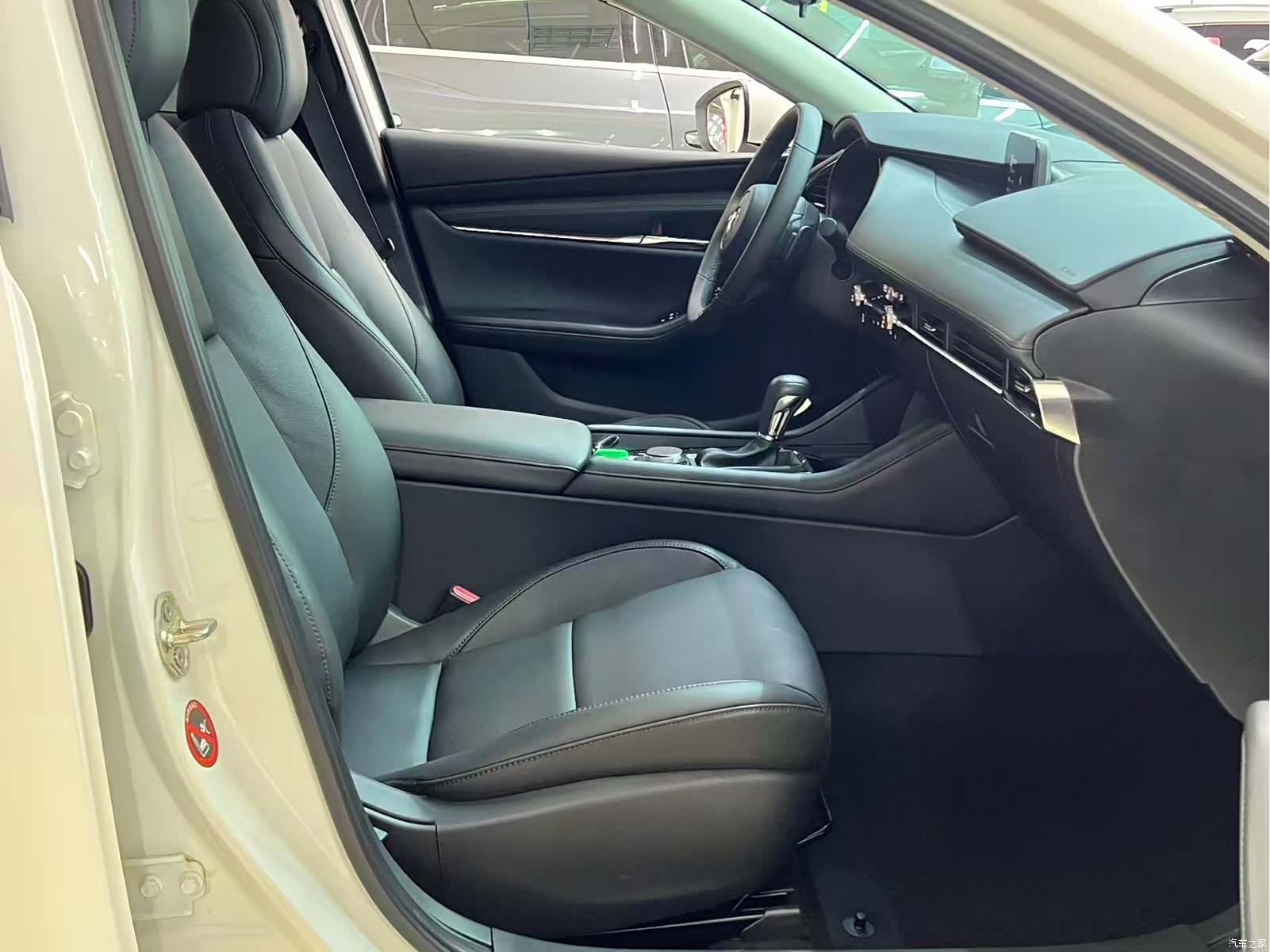 Mazda Mazda3, 2023 19