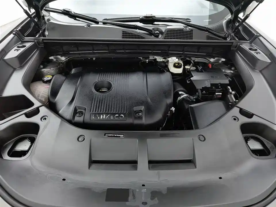 Lynk & Co 01