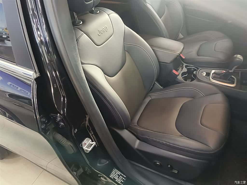 Jeep Cherokee, 2021 25