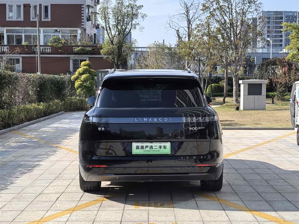 Lynk & Co 900