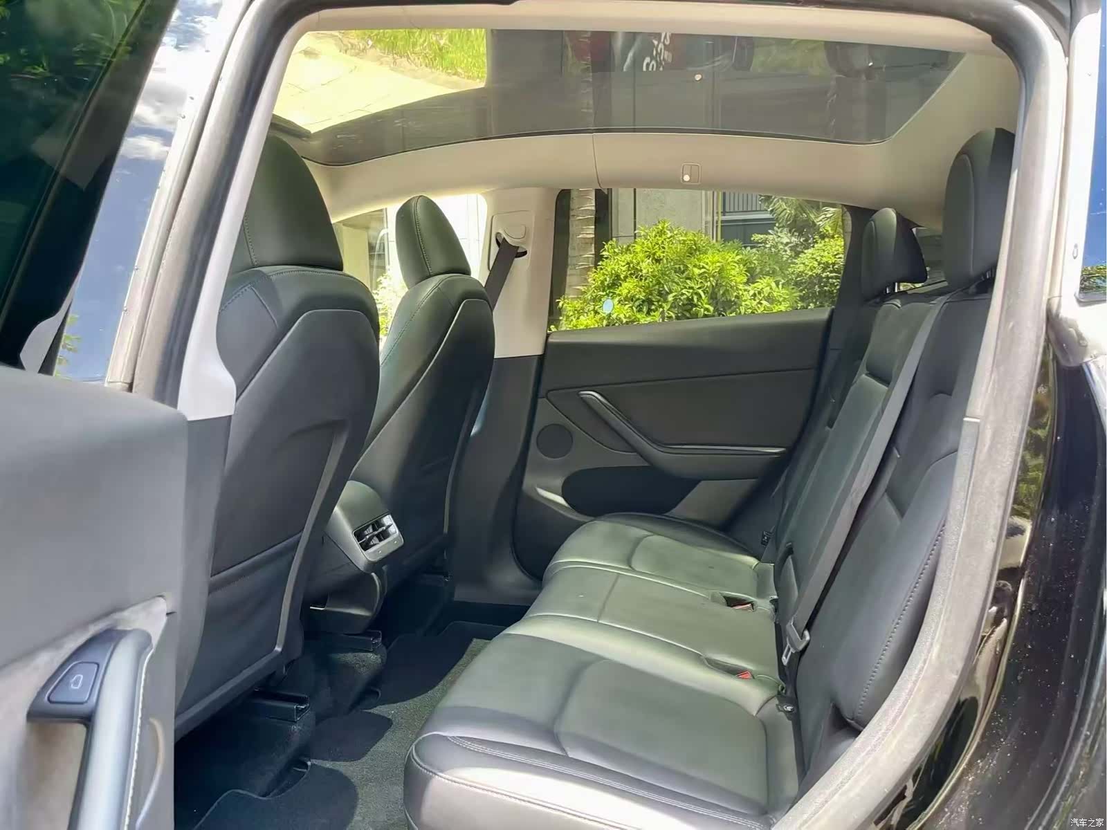 Tesla Model Y, 2024 6