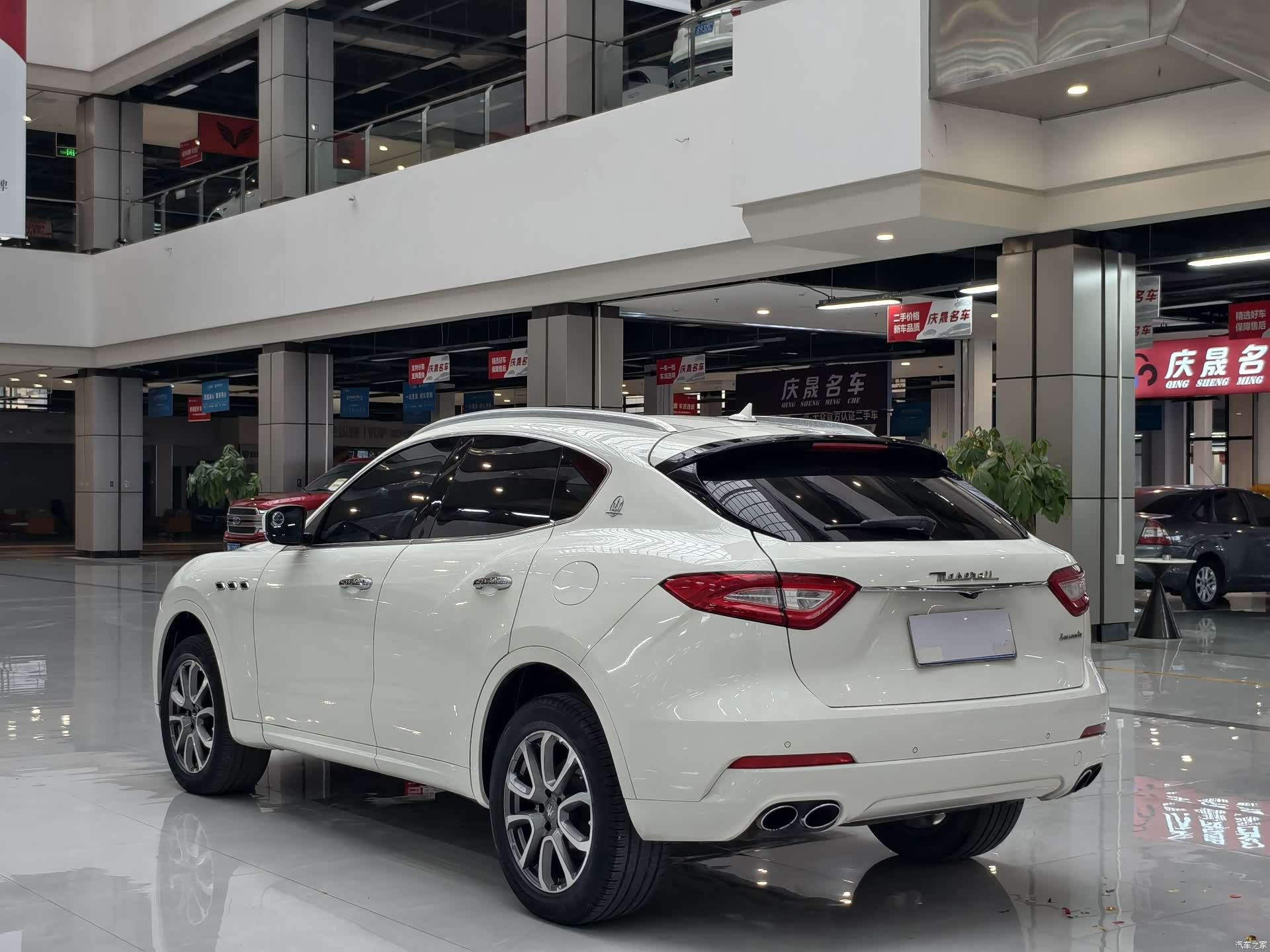 Maserati Levante, 2017 все фото