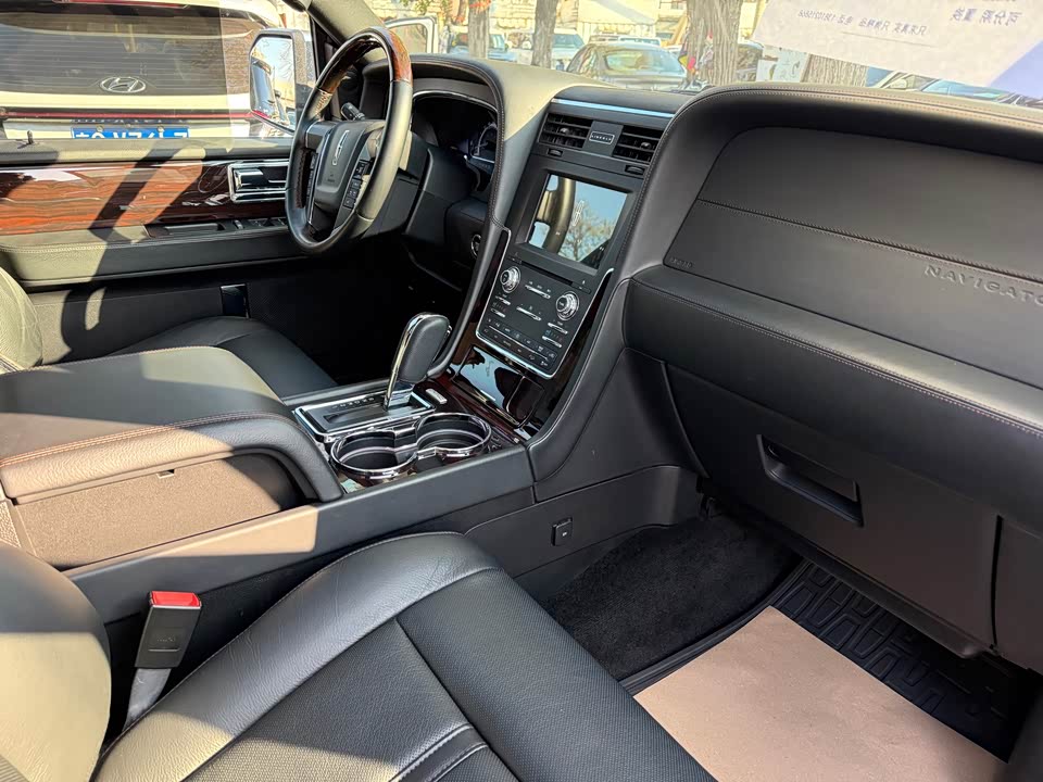 Lincoln Navigator