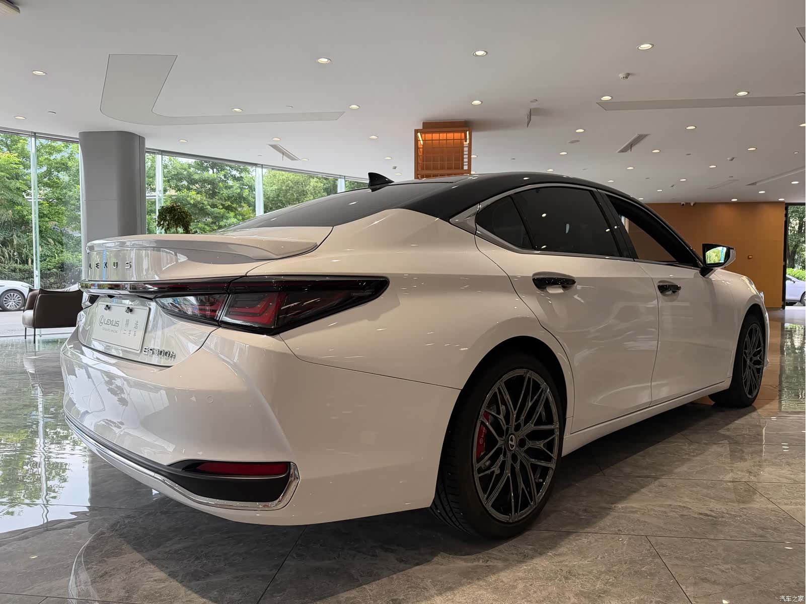Lexus ES, 2025 7
