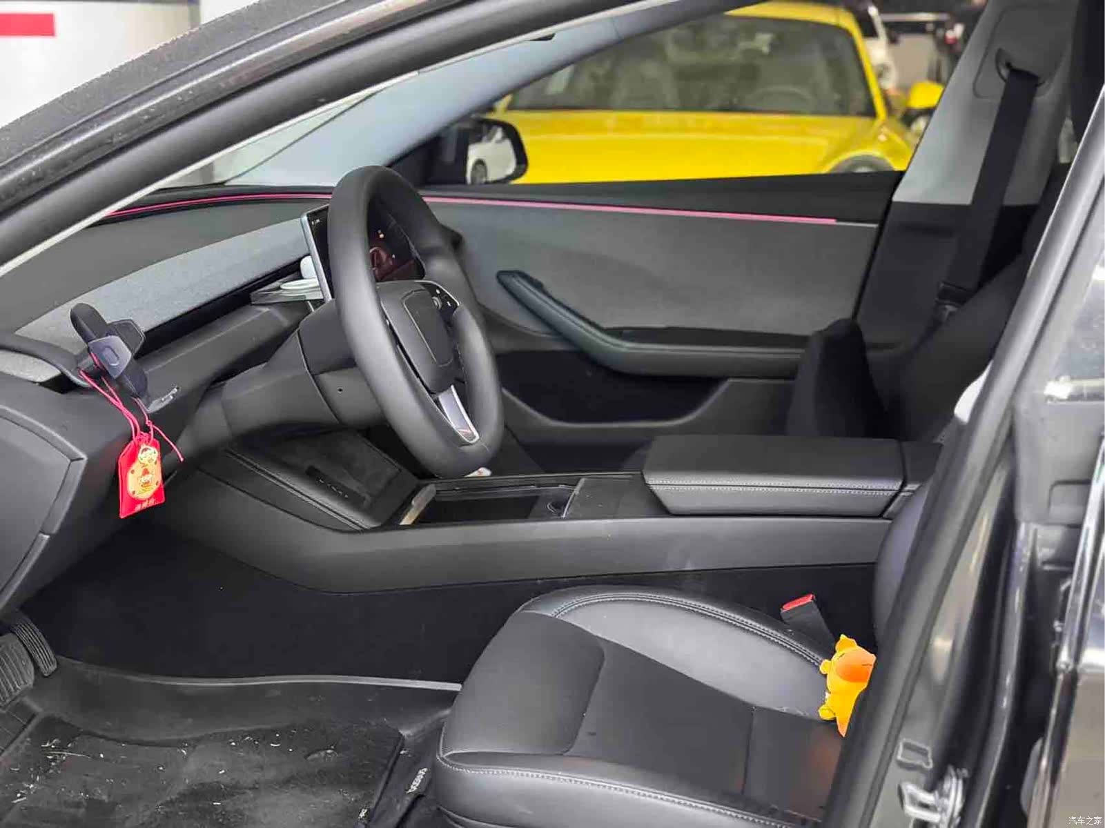 Tesla Model 3, 2025 3