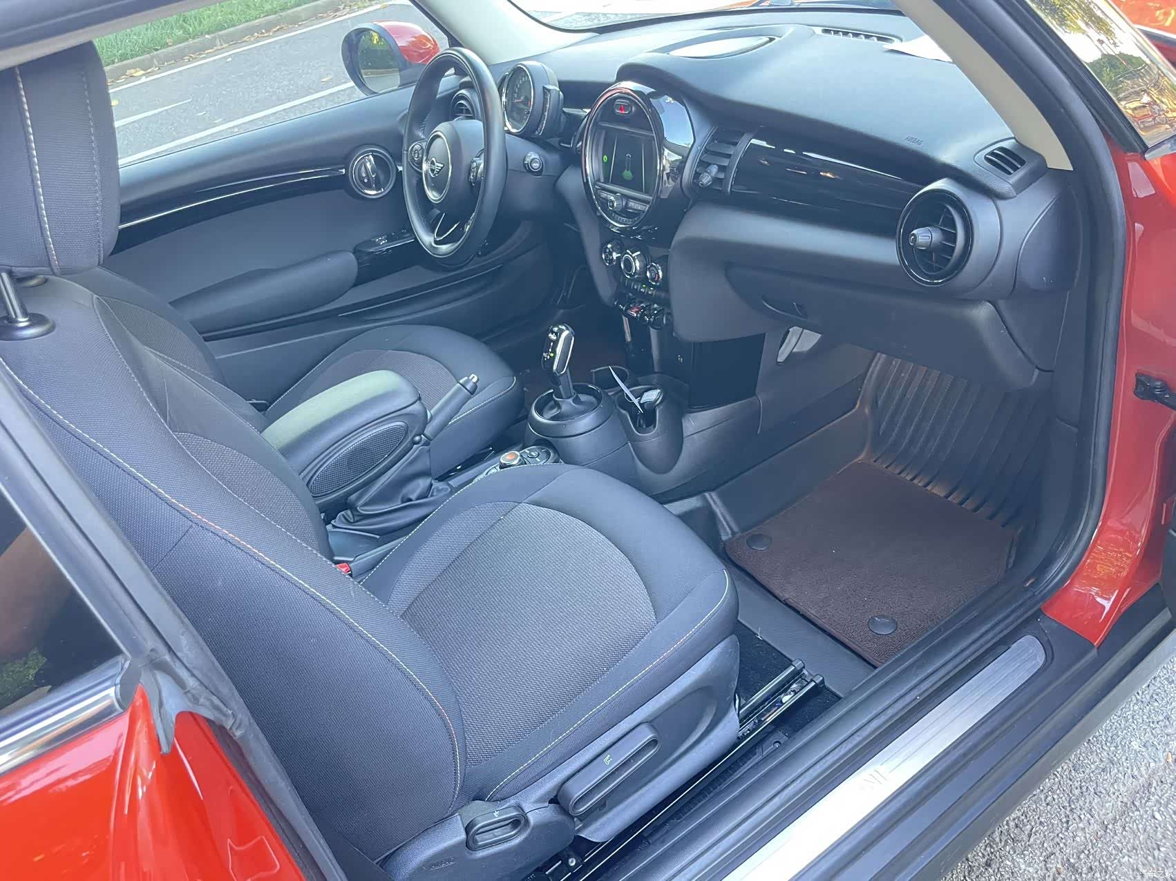 Mini ONE, 2019 4