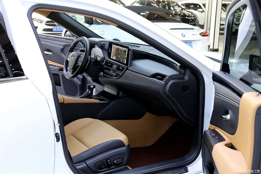 Lexus ES, 2023 16