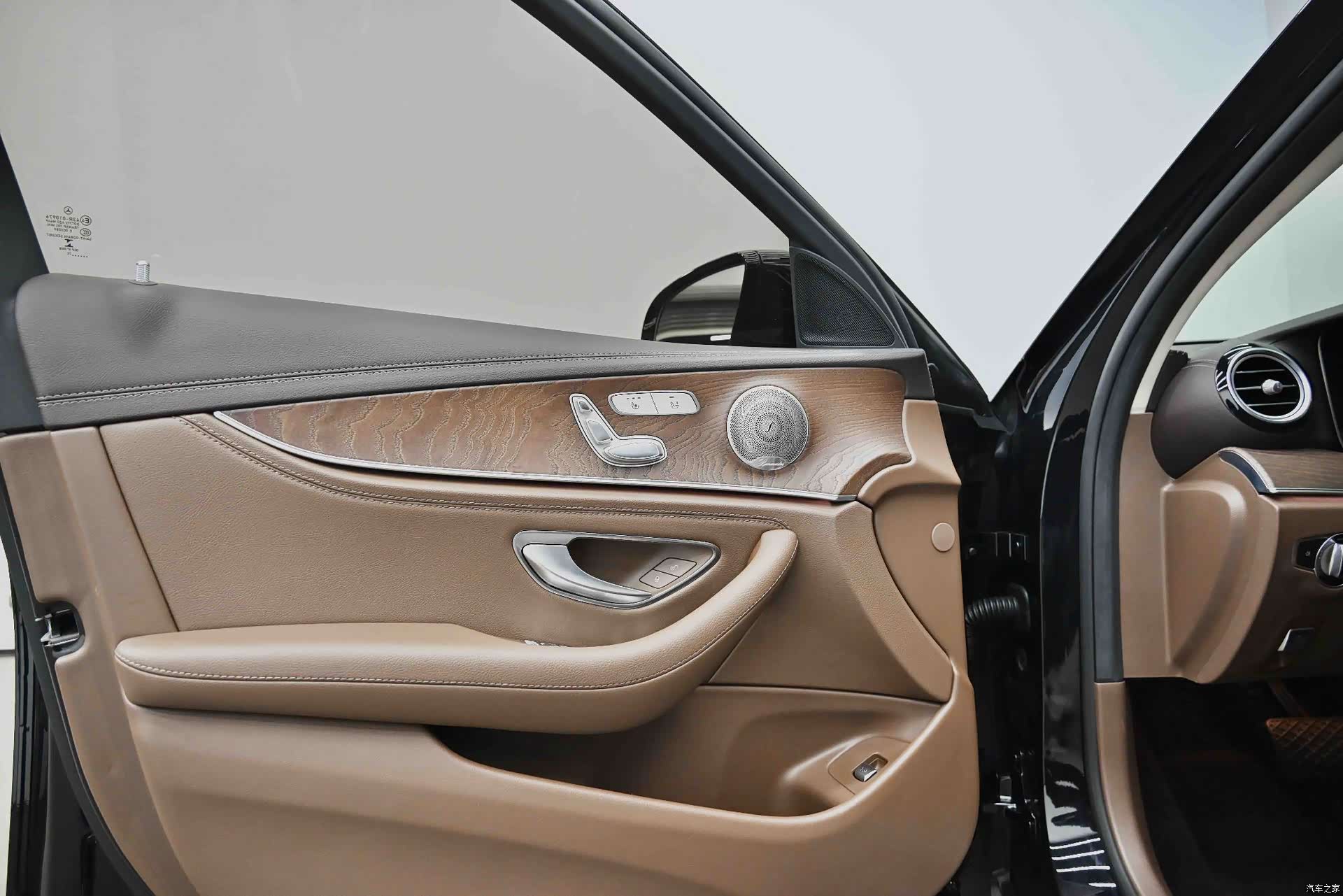 Mercedes-Benz E-Class, 2022 24