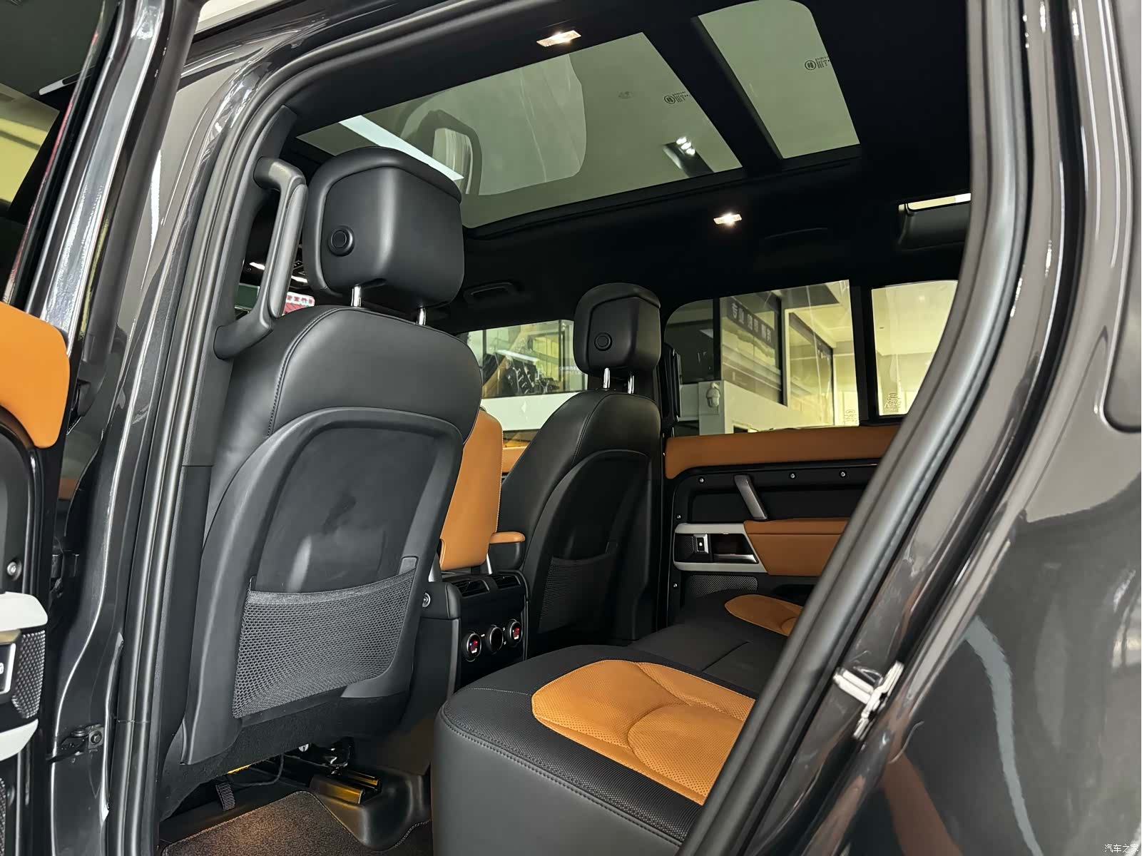 Land Rover Defender, 2024 16