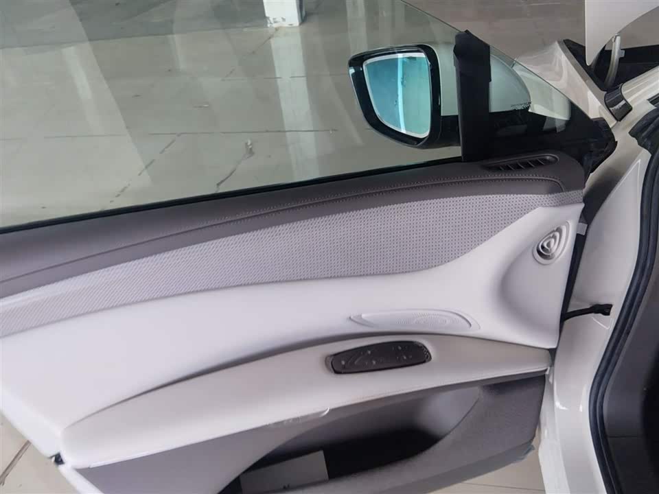 IM Motors Zhiji LS7 IM Motors Zhiji LS7