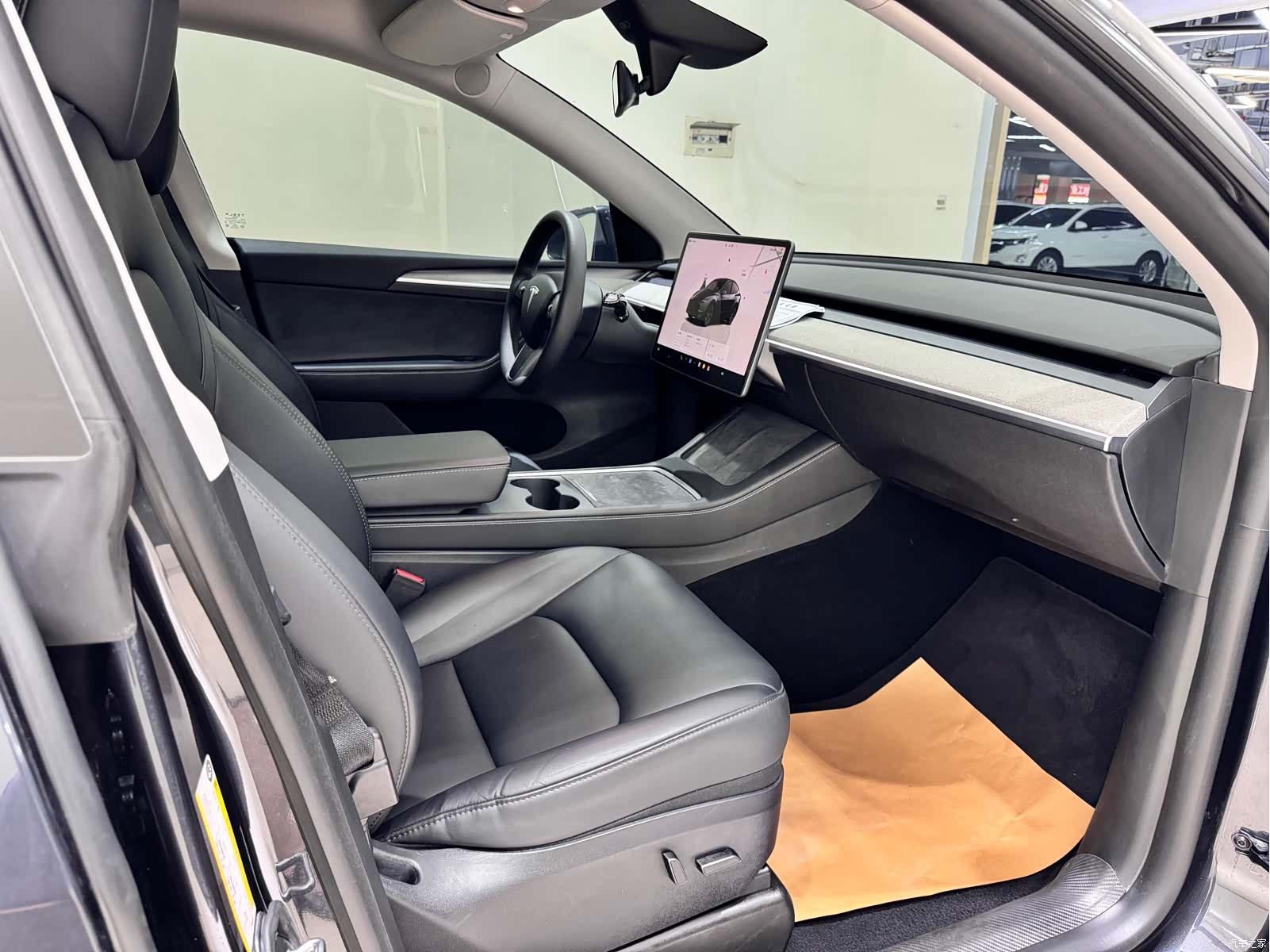 Tesla Model Y, 2024 7