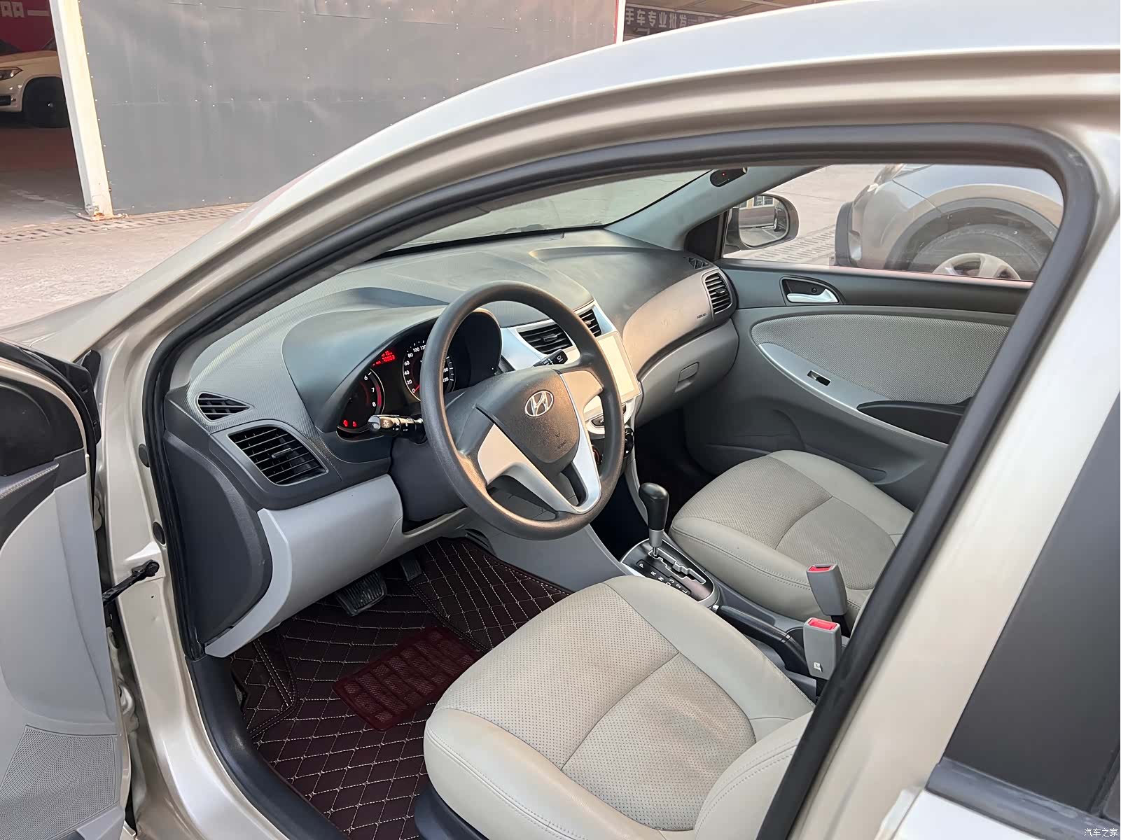 Hyundai GLS, 2014 9