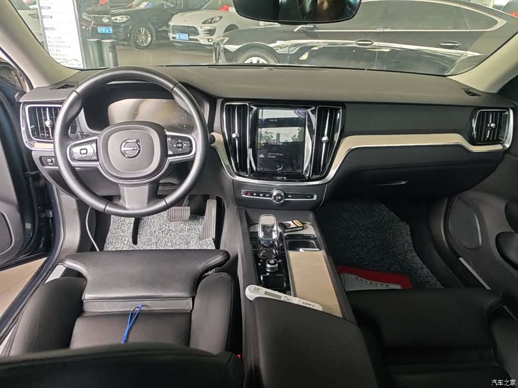 Volvo S60, 2022 10