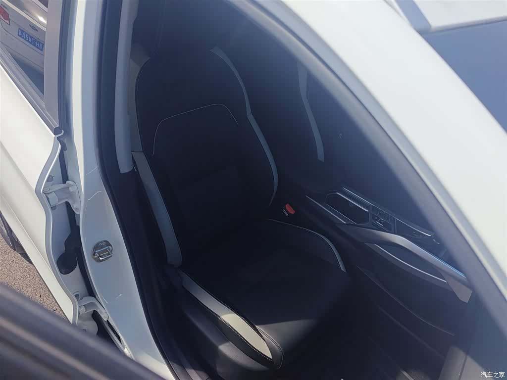 Geely Coolray, 2020 25