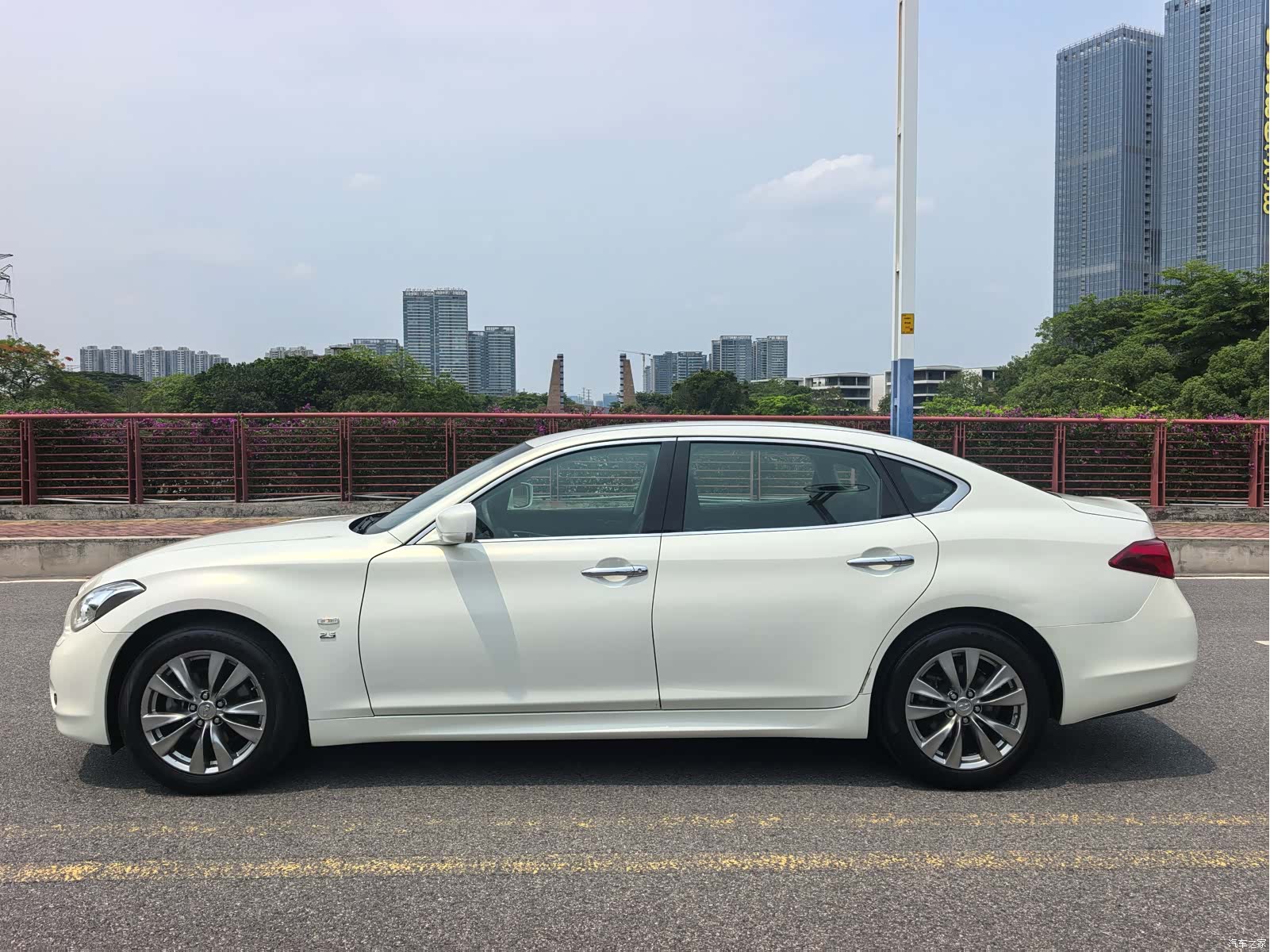 Infiniti Q70, 2013 24