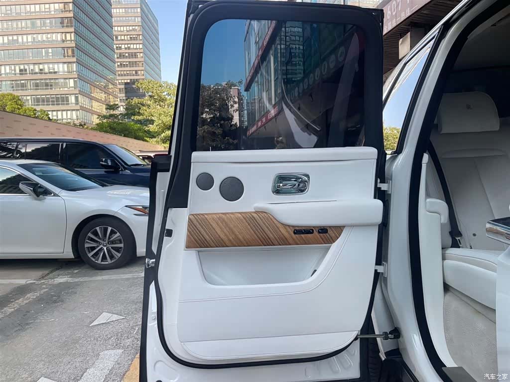 Rolls-Royce Cullinan, 2025 12
