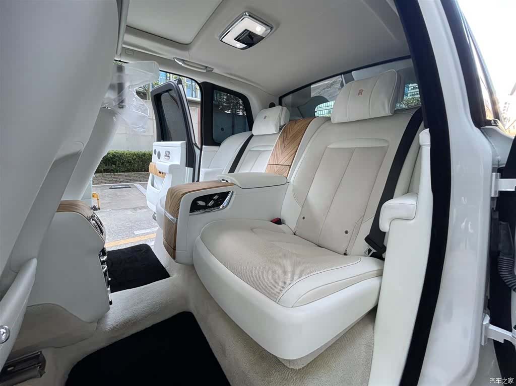 Rolls-Royce Cullinan, 2025 15