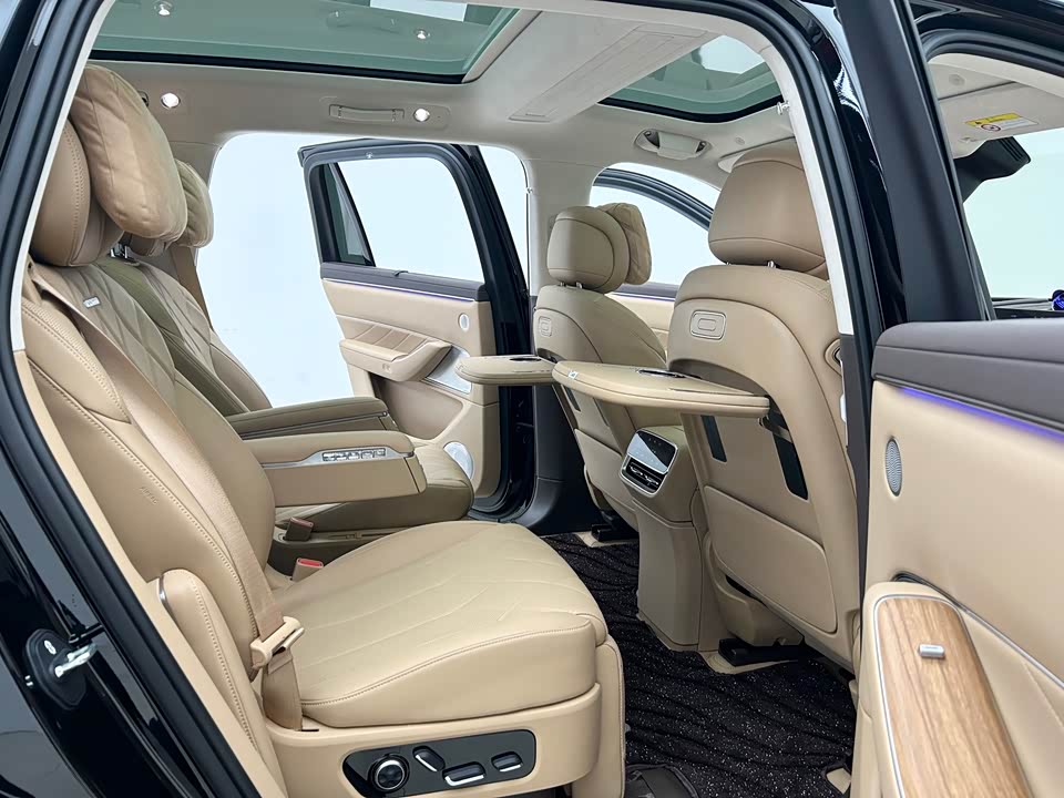 AITO Ask the world M8