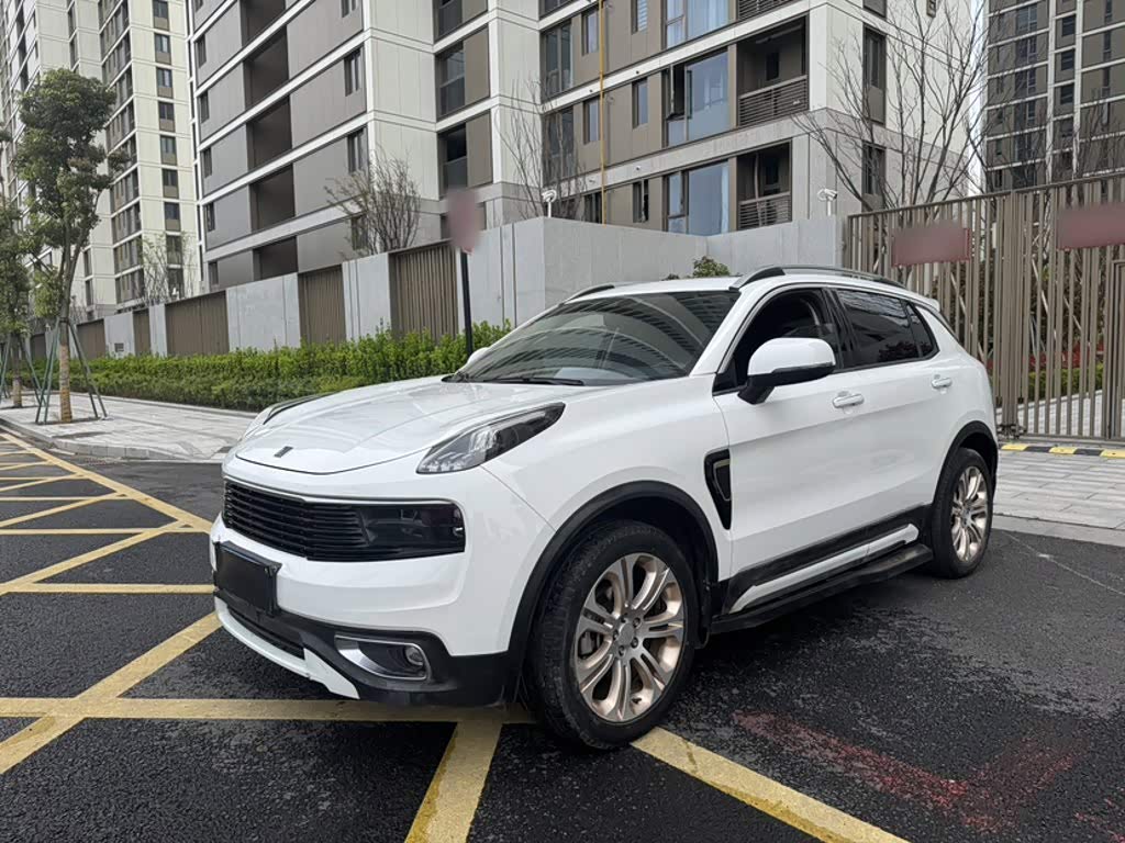 Lynk & Co 01