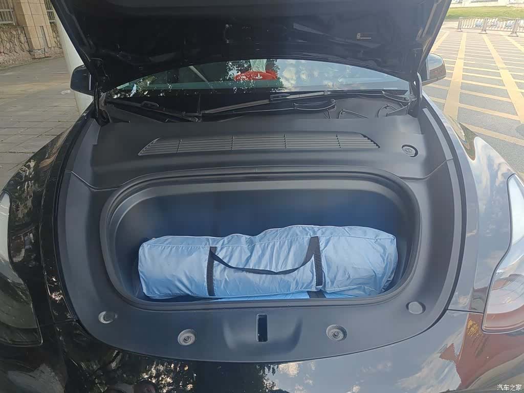 Tesla Model Y, 2023 16