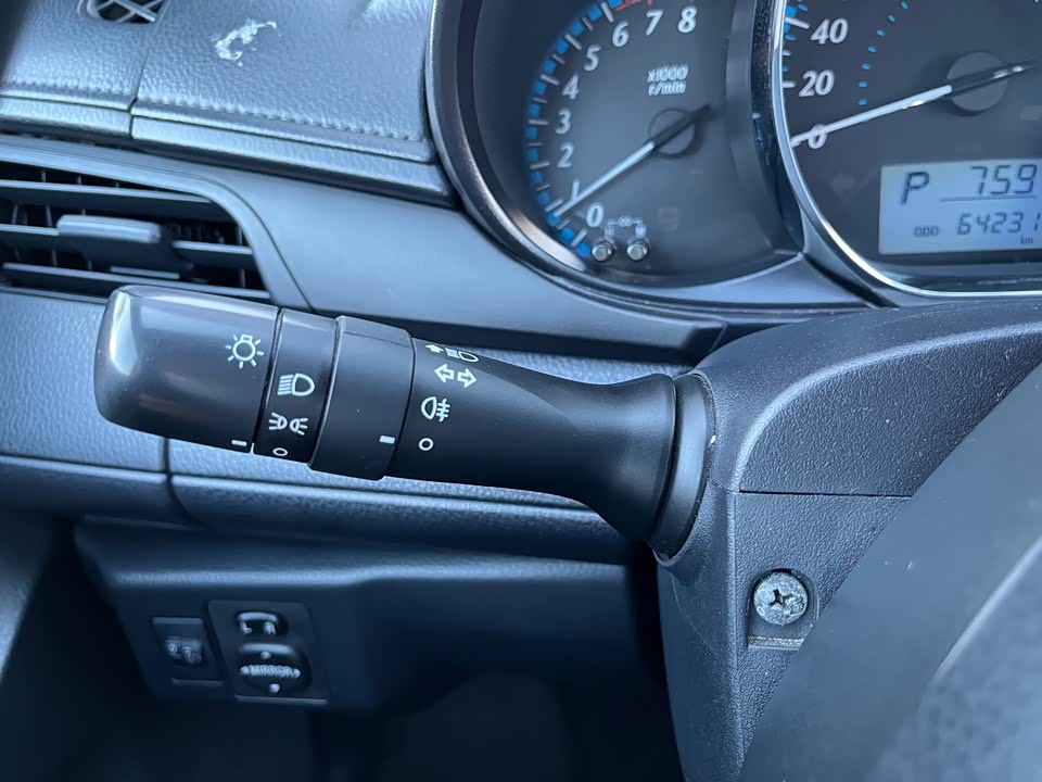 Toyota YARiS L to enjoy