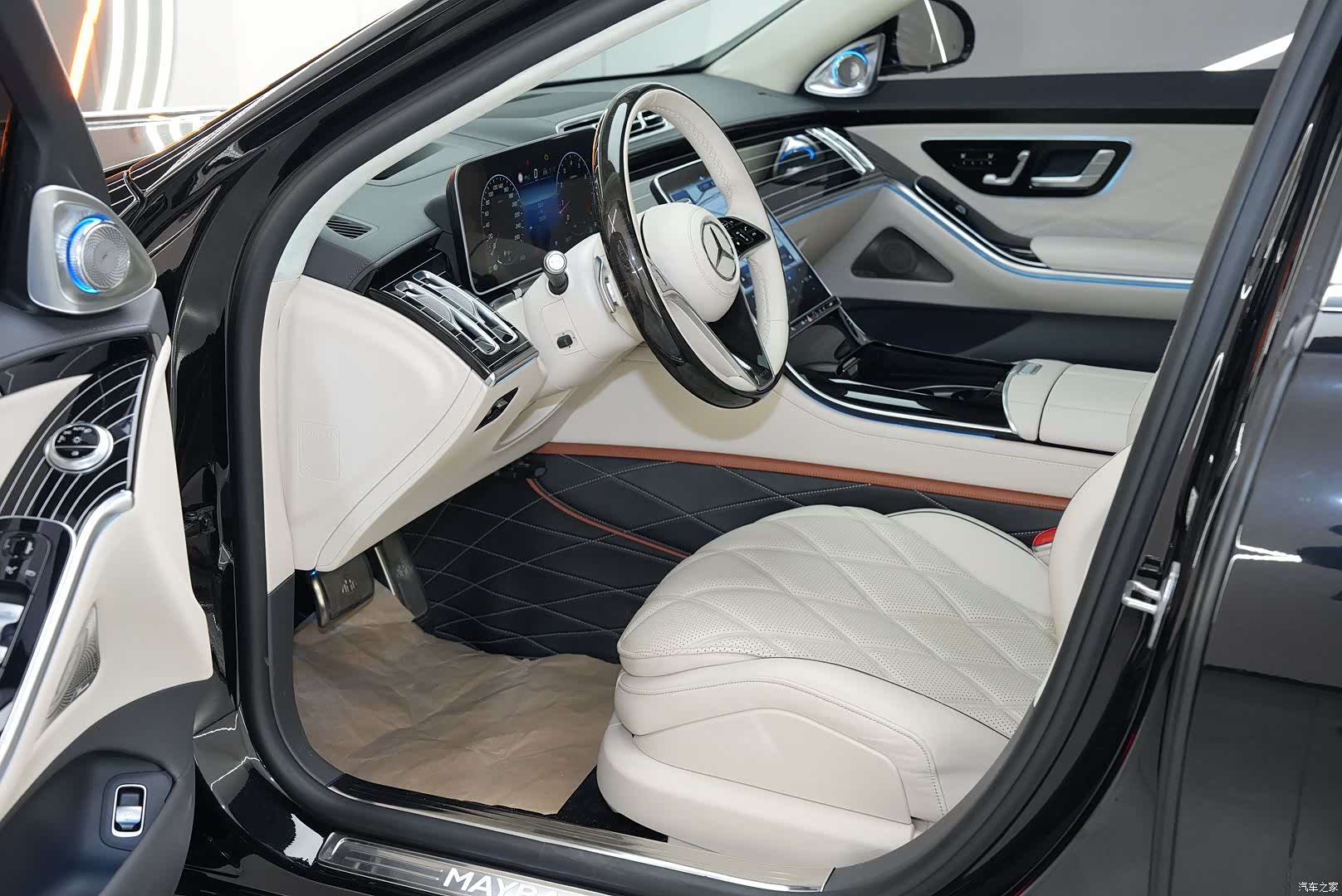 Maybach S-Class, 2023 12