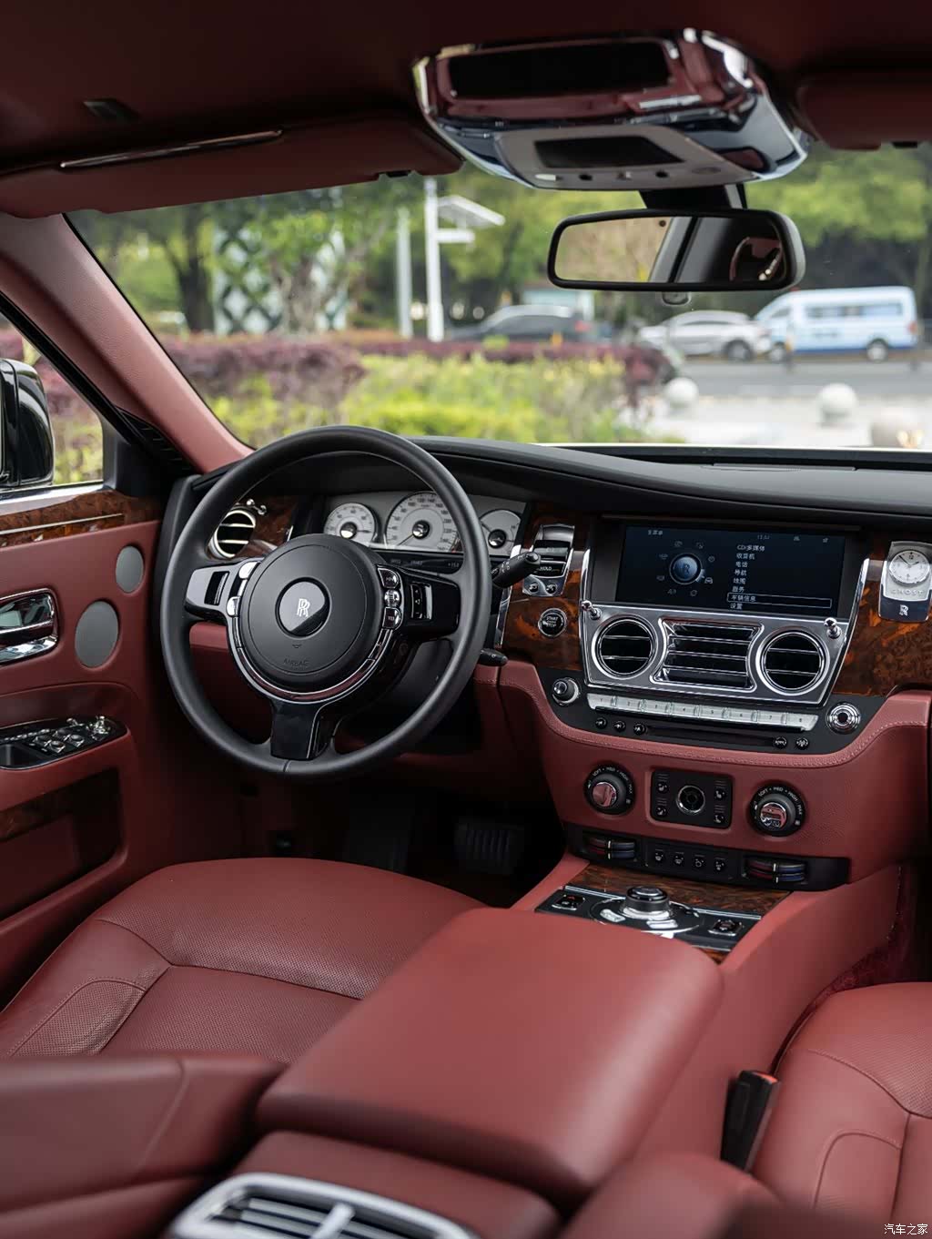 Rolls-Royce Ghost, 2013 13