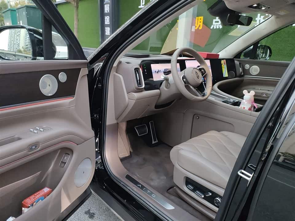 AITO Ask the world M9