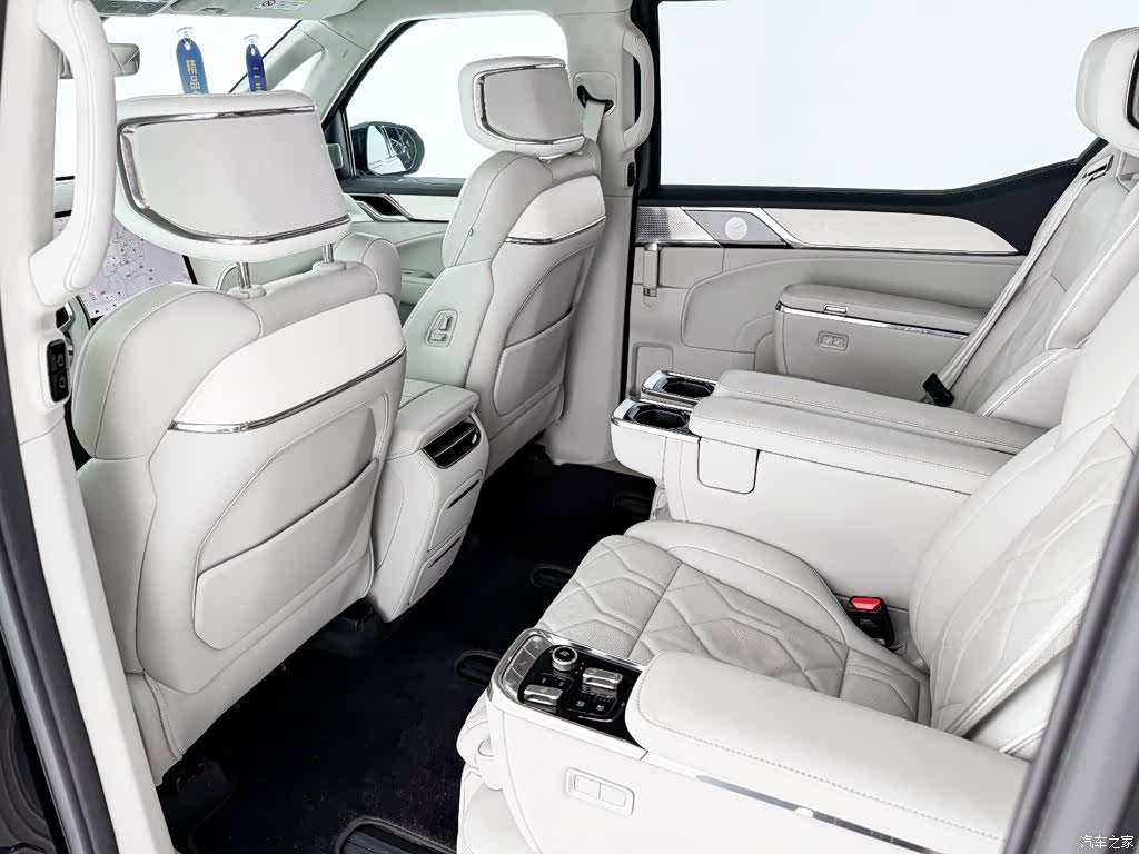 Volvo EM90, 2024 11